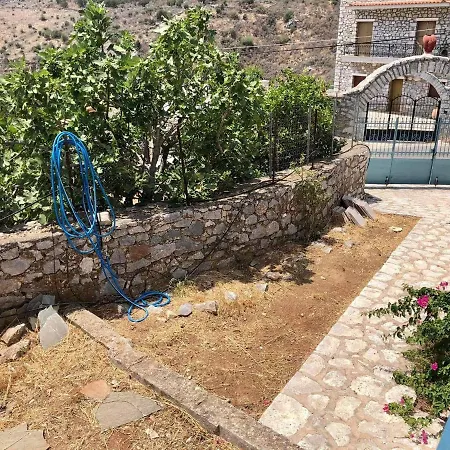 Siesta Mani Mountain Retreat Holiday home Flomochori