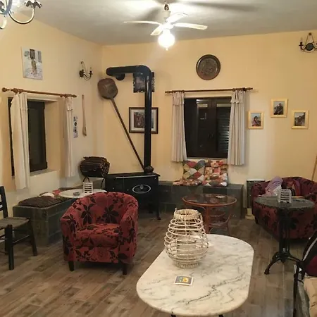Siesta Mani Mountain Retreat Holiday home Flomochori
